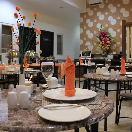 Mel'S Inn מנאדו מראה חיצוני תמונה